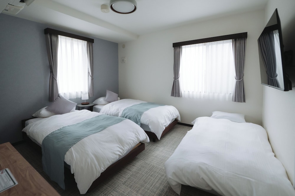 デラックス トリプルルーム ベッド (複数台) 専用バスルーム シティビュー 客室8 | ITOSHI Kyoto Inn 二条城