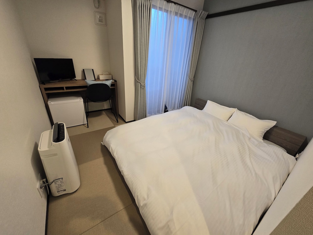 ベーシック ダブルルーム クイーンベッド 1 台 客室14 | ITOSHI Kyoto Inn 二条城