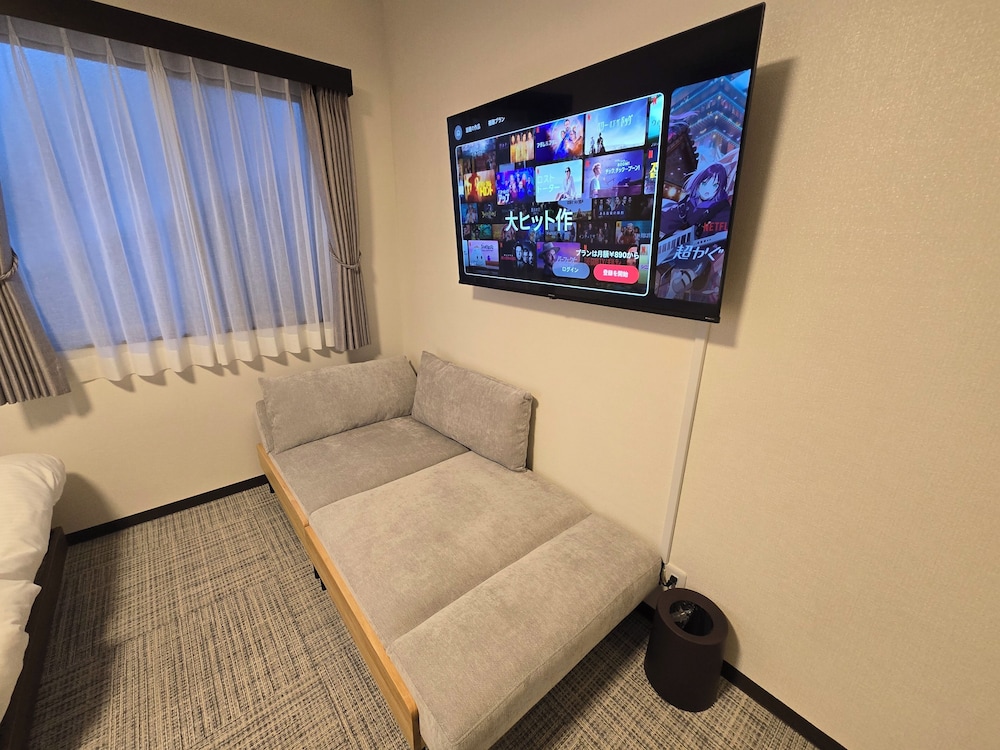 デラックス トリプルルーム ベッド (複数台) 専用バスルーム シティビュー 客室1 | ITOSHI Kyoto Inn 二条城