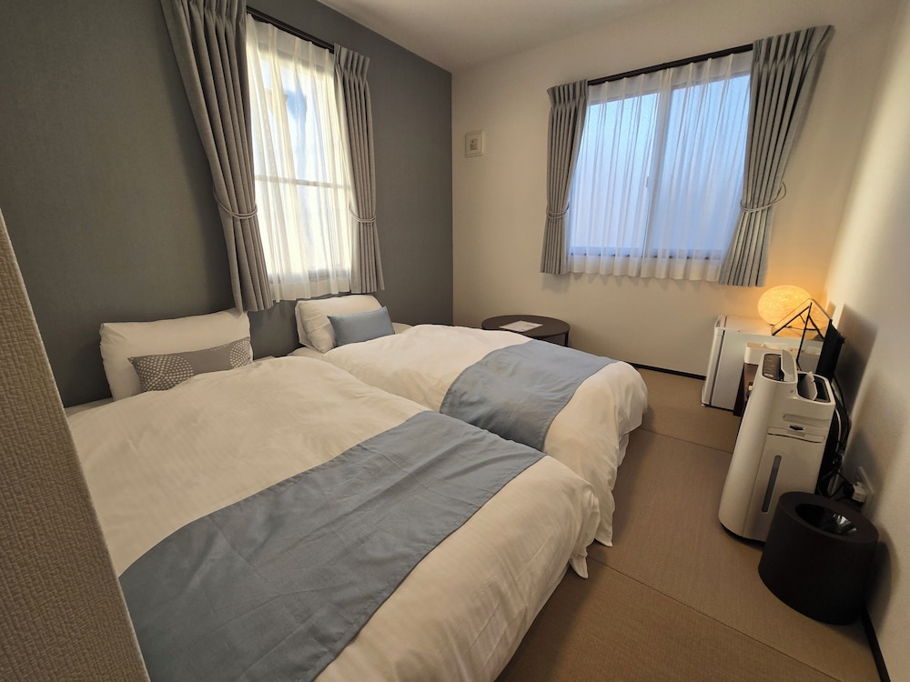 ベーシック ツインルーム シングルベッド 2 台 客室26 | ITOSHI Kyoto Inn 二条城