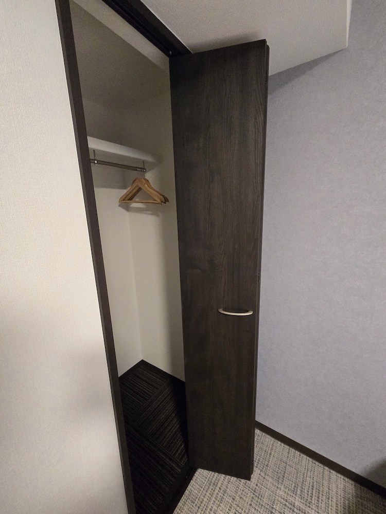 デラックス トリプルルーム ベッド (複数台) 専用バスルーム シティビュー 客室8 | ITOSHI Kyoto Inn 二条城