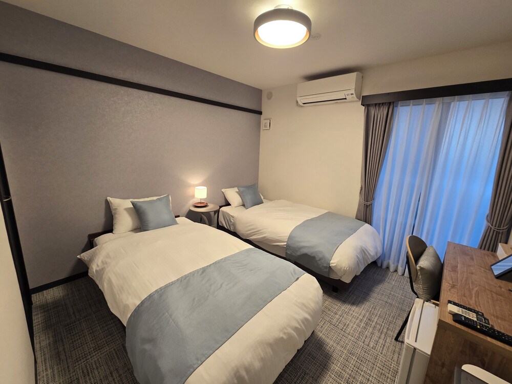 ベーシック ツインルーム シングルベッド 2 台 客室20 | ITOSHI Kyoto Inn 二条城