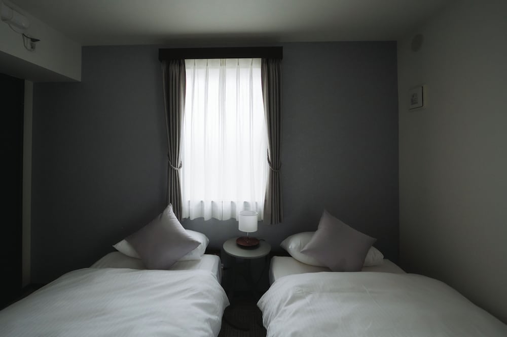 デラックス トリプルルーム ベッド (複数台) 専用バスルーム シティビュー 客室7 | ITOSHI Kyoto Inn 二条城