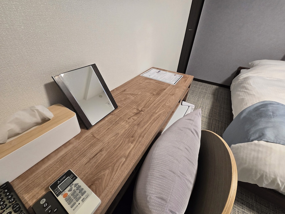 デラックス トリプルルーム ベッド (複数台) 専用バスルーム シティビュー 客室2 | ITOSHI Kyoto Inn 二条城