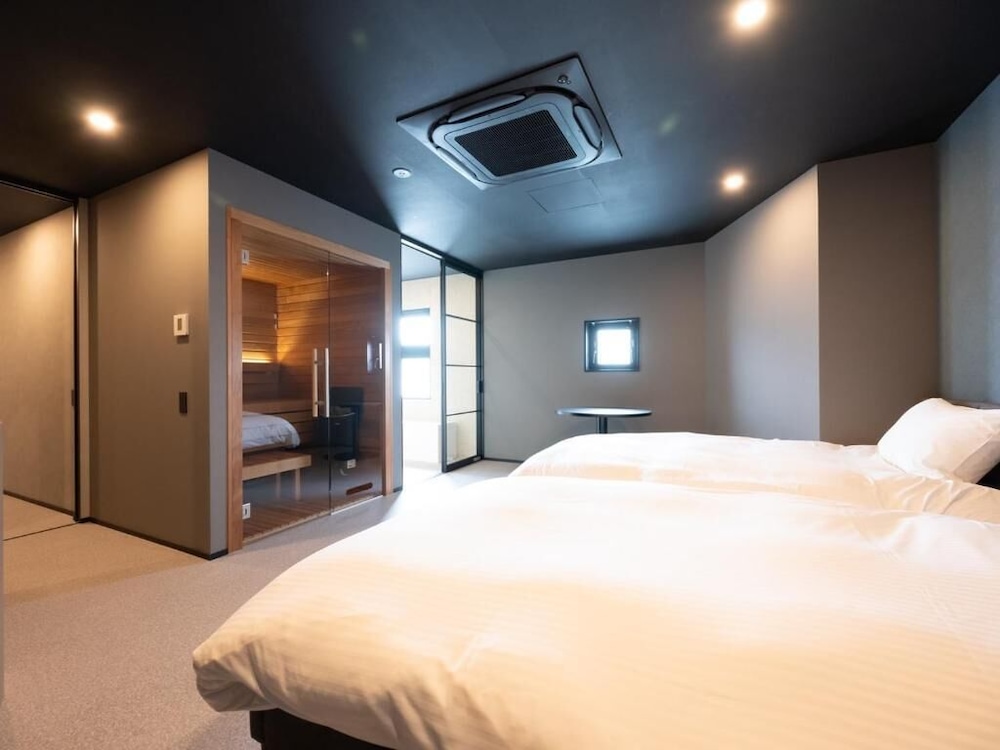 ベーシック ツインルーム パーシャルレイクビュー 客室1 | 富士山の見える全室個室サウナ付旅館　しずく