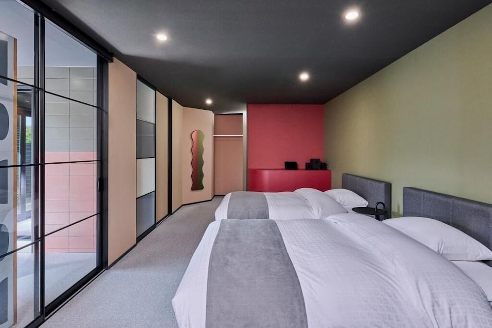 スタンダード ツインルーム マウンテンビュー 客室1 | 富士山の見える全室個室サウナ付旅館　しずく