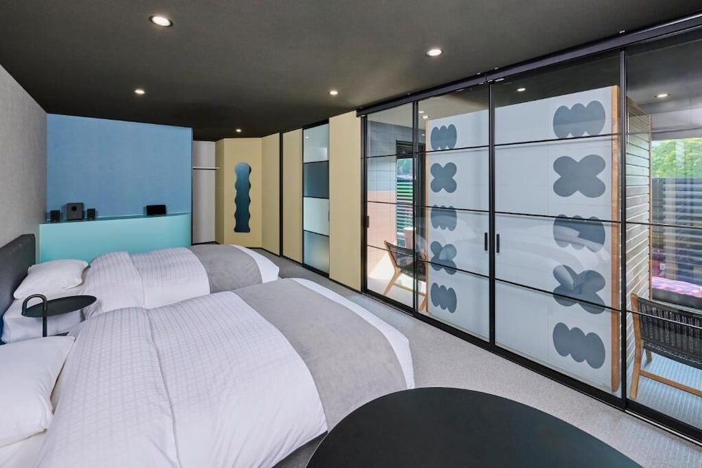 スタンダード ツインルーム マウンテンビュー | 富士山の見える全室個室サウナ付旅館　しずく