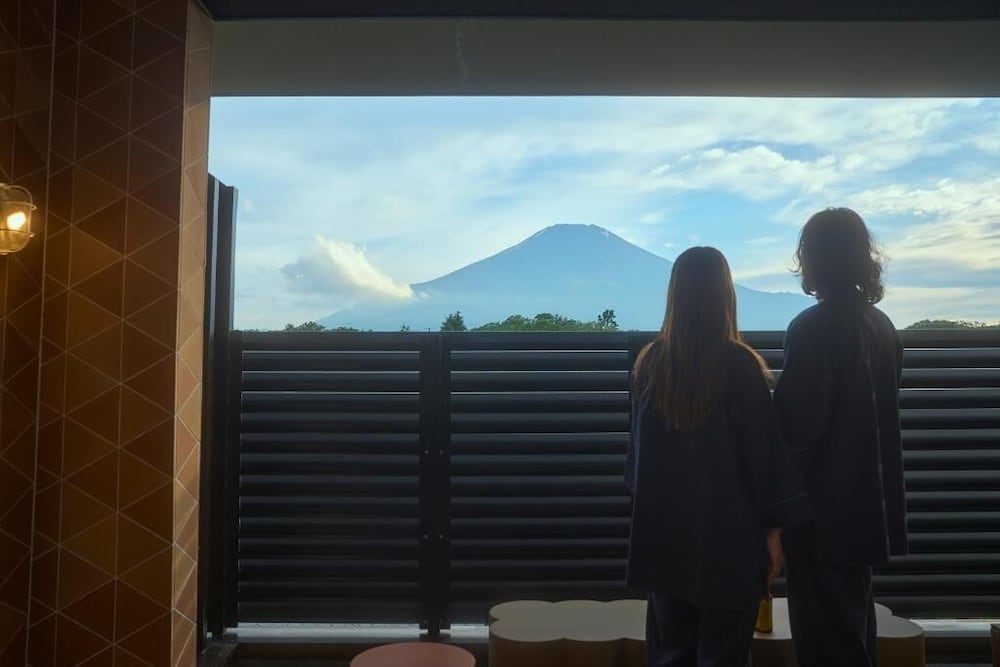 プレミアム スイート バルコニー マウンテンビュー 施設の敷地2 | 富士山の見える全室個室サウナ付旅館 しずく