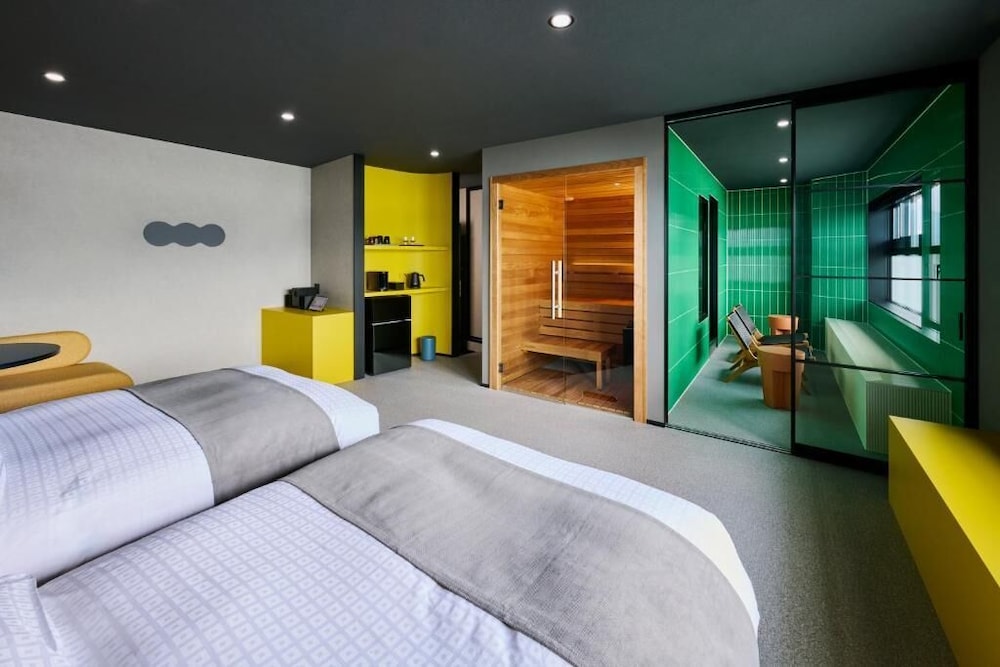 スタンダード ツインルーム レイクビュー | 富士山の見える全室個室サウナ付旅館　しずく