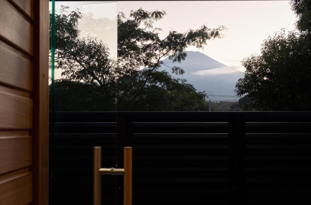 スタンダード ツインルーム マウンテンビュー 施設からの眺望0 | 富士山の見える全室個室サウナ付旅館　しずく