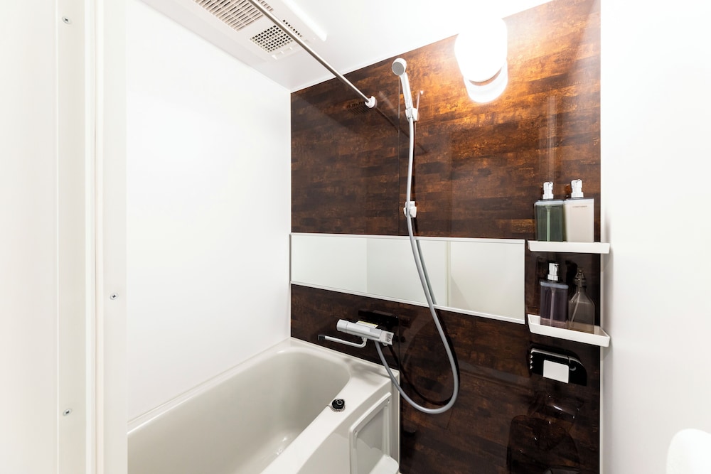 コンフォート トリプルルーム バスルーム1 | AYA Hotels 博多 1st