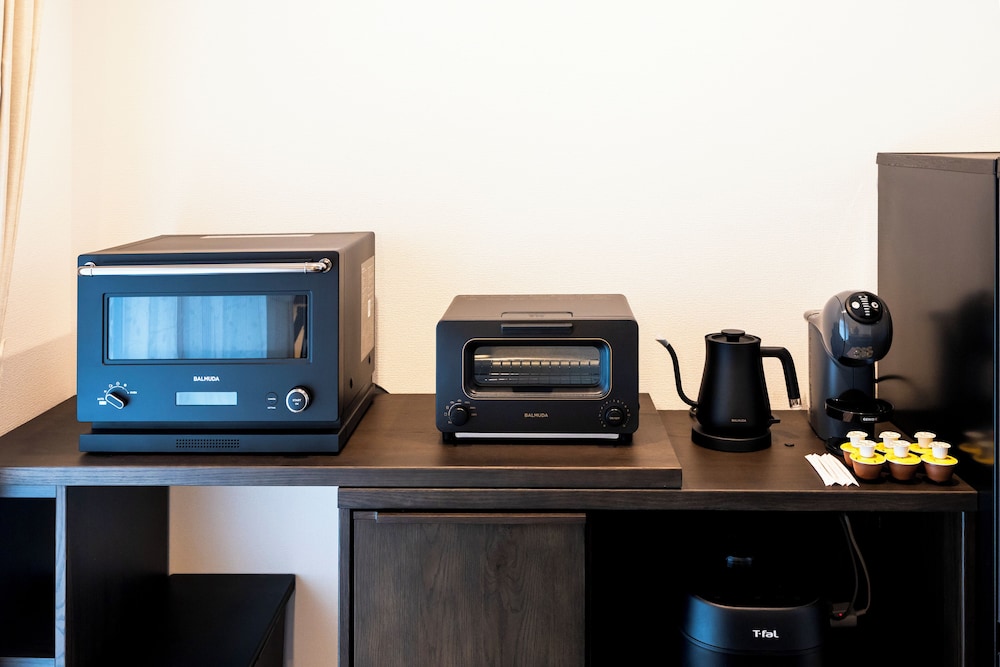 コンフォート トリプルルーム 内装1 | AYA Hotels 博多 1st