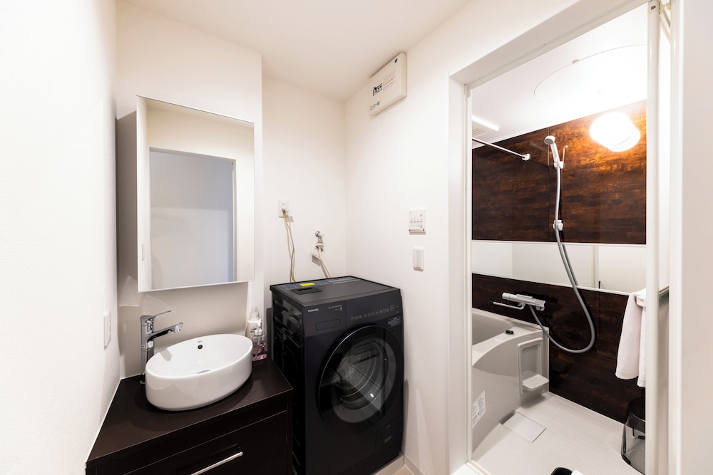 コンフォート トリプルルーム バスルーム0 | AYA Hotels 博多 1st