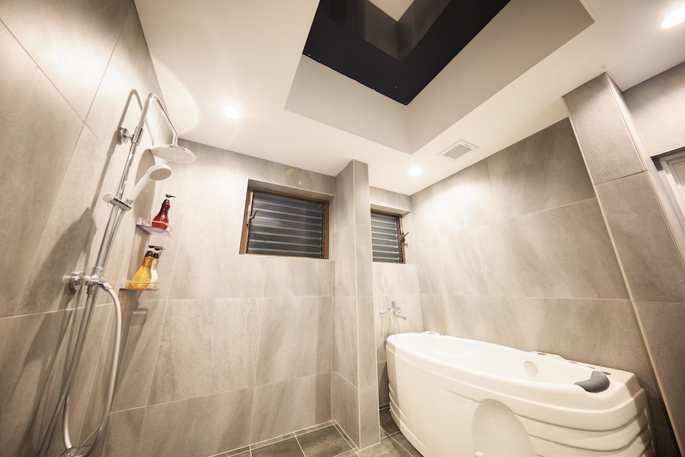 デラックス ヴィラ バスルーム1 | アダンリゾート　和〜Nagomi〜