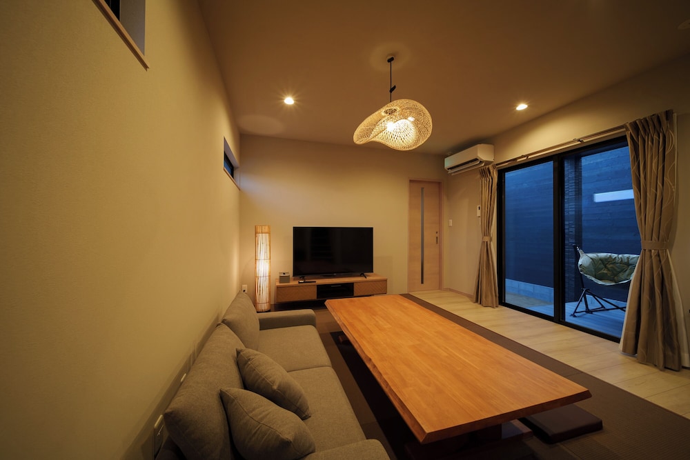 コンフォート コンドミニアム バルコニー リビング エリア0 | 湯宿　灯火