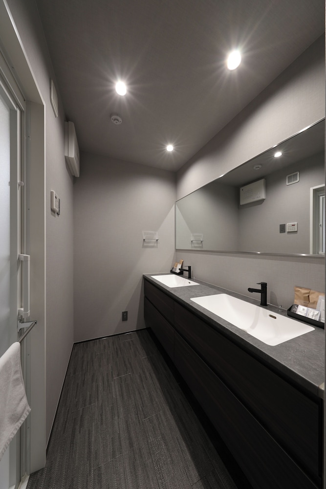 スイート バスルーム1 | グレイスステイ広島平和公園