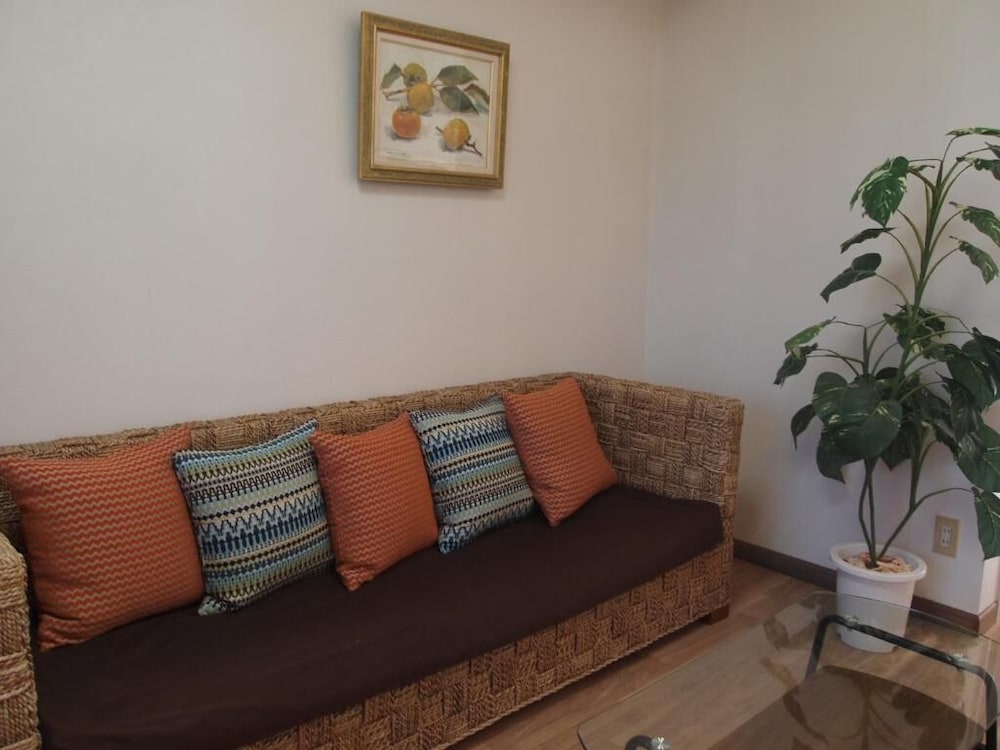 ダブルルーム リビング エリア1 | 仙景プラザ