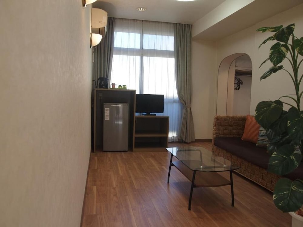 ダブルルーム リビング エリア2 | 仙景プラザ