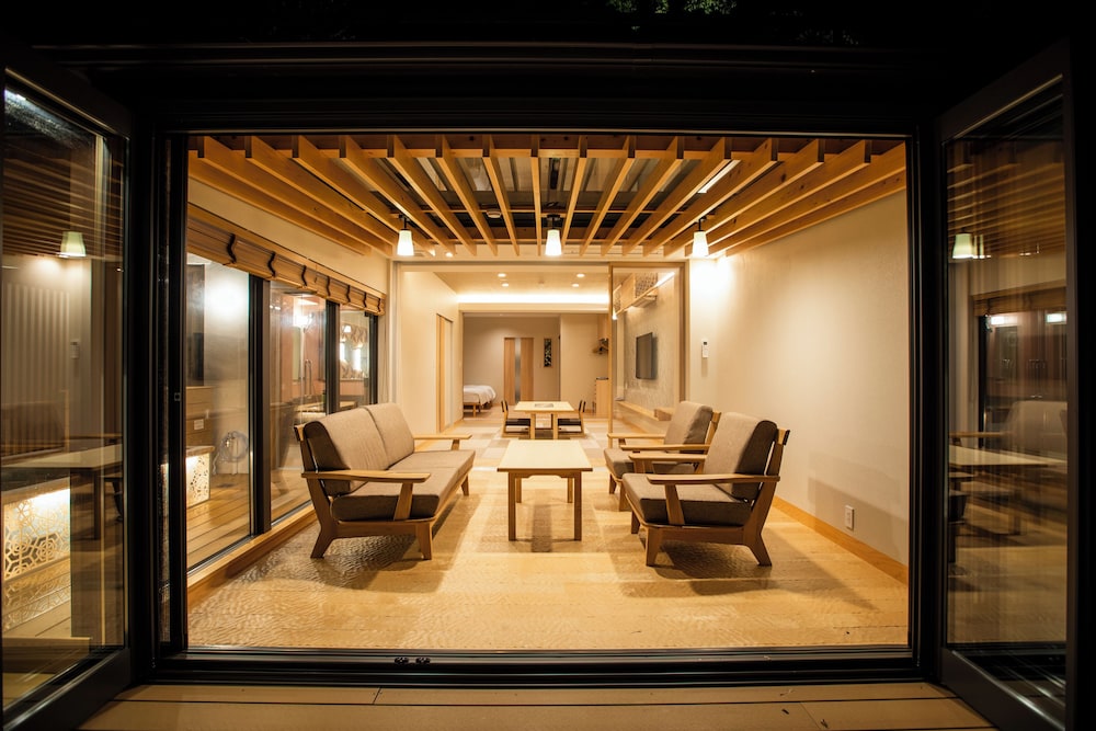 ラグジュアリー スイート 専用バスルーム マウンテンビュー 内装0 | Hotel Senkei