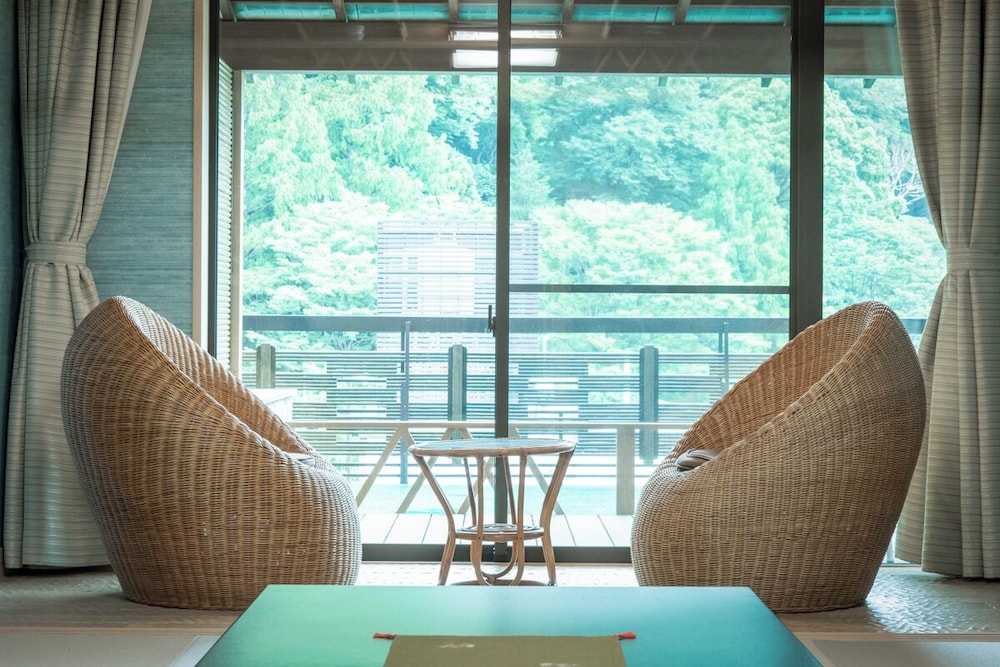 スーペリア スイート 専用バスルーム マウンテンビュー 内装0 | Hotel Senkei