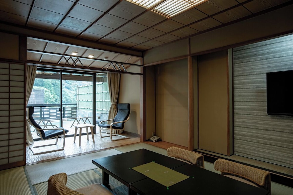 デラックス スイート 専用バスルーム マウンテンビュー 内装0 | Hotel Senkei