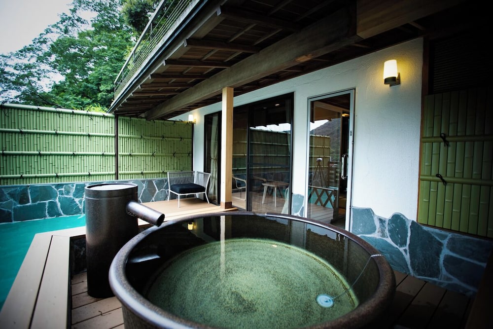 デラックス スイート 専用バスルーム マウンテンビュー テラス / パティオ0 | Hotel Senkei