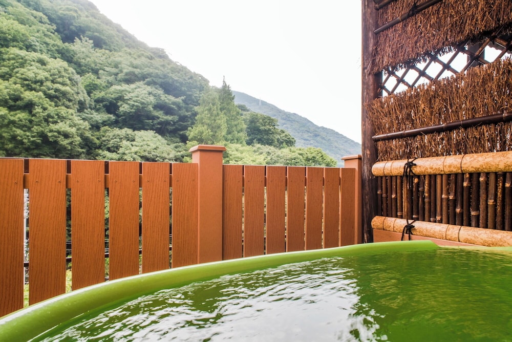 コンフォート 4 人部屋 専用バスルーム マウンテンビュー | Hotel Senkei