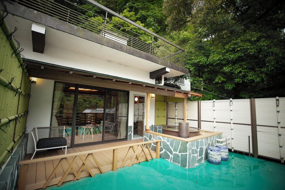 デラックス スイート 専用バスルーム マウンテンビュー テラス / パティオ1 | Hotel Senkei