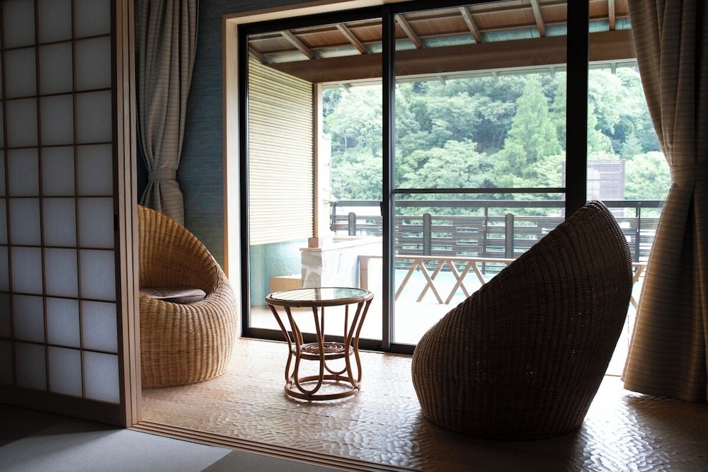 スーペリア スイート 専用バスルーム マウンテンビュー 内装1 | Hotel Senkei