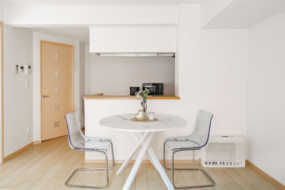 アパートメント レストラン3 | E-US NAEBO STATION 207