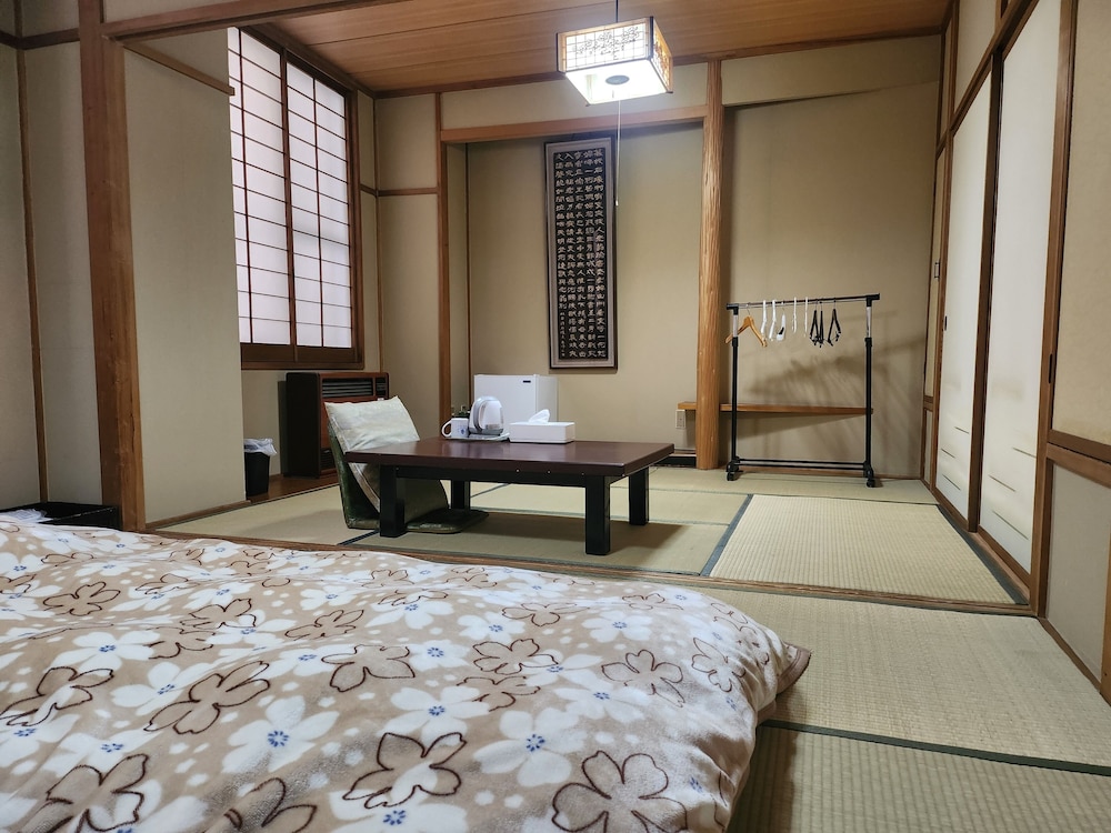 和室8畳バストイレ無 禁煙 | ホテル青木