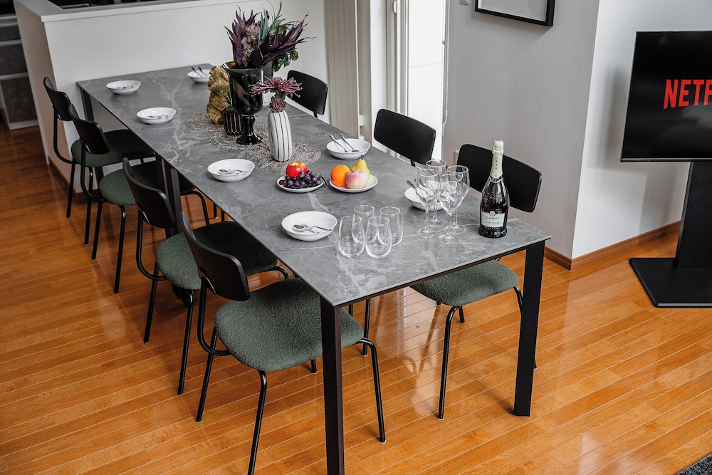 アパートメント レストラン2 | THE RADIANT