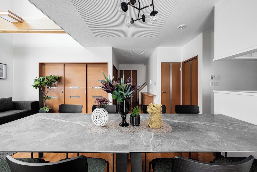 アパートメント レストラン4 | THE RADIANT