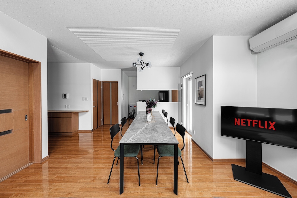 アパートメント レストラン1 | THE RADIANT