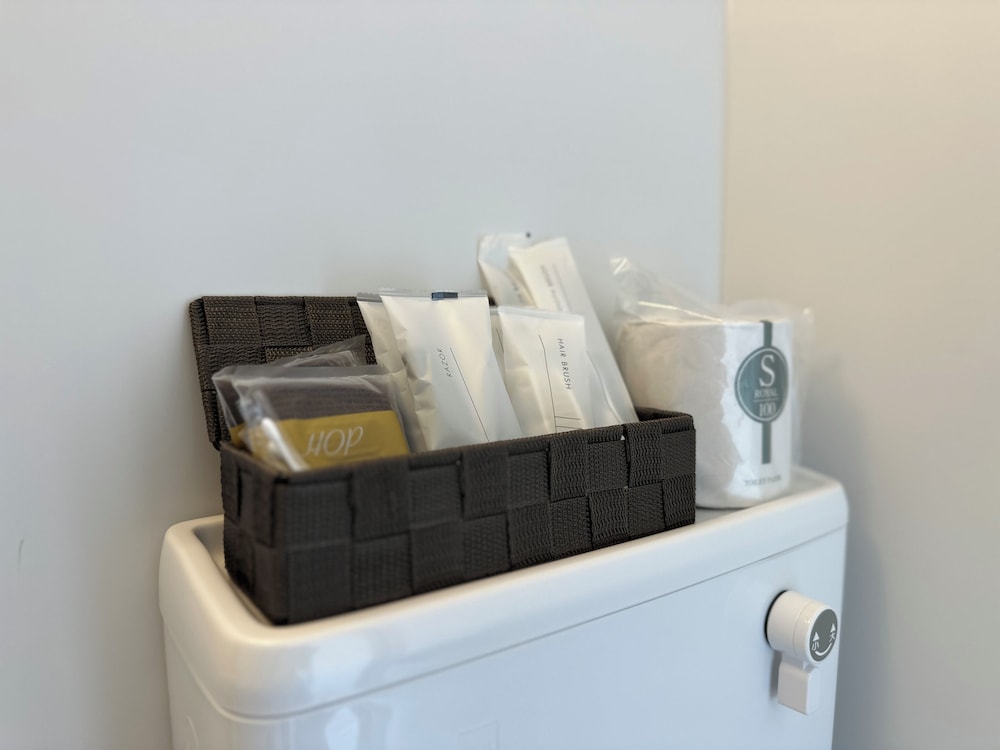 ツインルーム(最大2名): 軽食＆ビール(人数分)無料/駐車場有/禁煙 バスルーム1 | Solana Smart INN富士山中湖