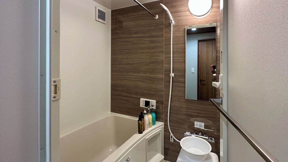 YF-3(最大5名): ファミリー向け/軽食＆ビール(人数分)無料/駐車場有/禁煙 バスルーム1 | Solana Smart INN富士山中湖