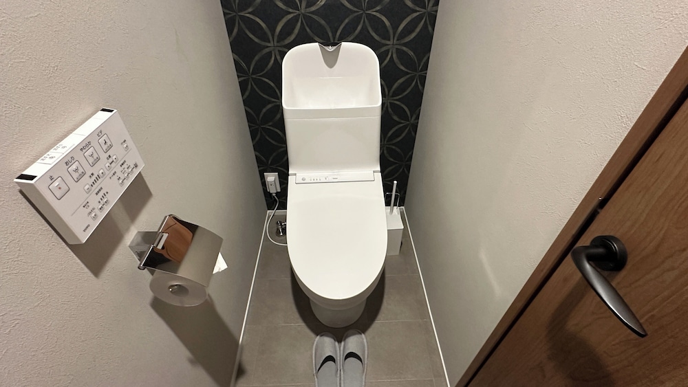 YF-3(最大5名): ファミリー向け/軽食＆ビール(人数分)無料/駐車場有/禁煙 バスルーム2 | Solana Smart INN富士山中湖