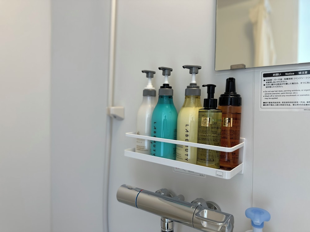 ツインルーム(最大2名): 軽食＆ビール(人数分)無料/駐車場有/禁煙 バスルーム2 | Solana Smart INN富士山中湖