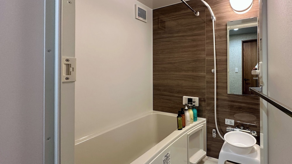 YF-2(最大5名): ファミリー向け/軽食＆ビール(人数分)無料/駐車場有/禁煙 バスルーム1 | Solana Smart INN富士山中湖