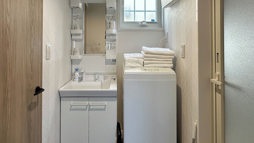 YF-4(最大5名): ファミリー向け/軽食＆ビール(人数分)無料/駐車場有/禁煙 バスルーム0 | Solana Smart INN富士山中湖