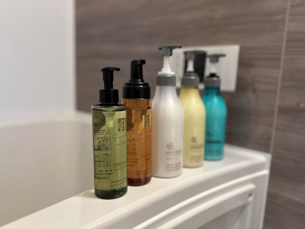 YF-2(最大5名): ファミリー向け/軽食＆ビール(人数分)無料/駐車場有/禁煙 バスルーム3 | Solana Smart INN富士山中湖