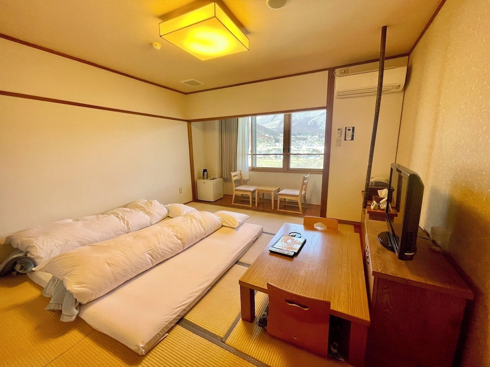 本館 禁煙 - 和室 / 共用トイレ / 共用バスルーム | 由布院 旅館やまなみ