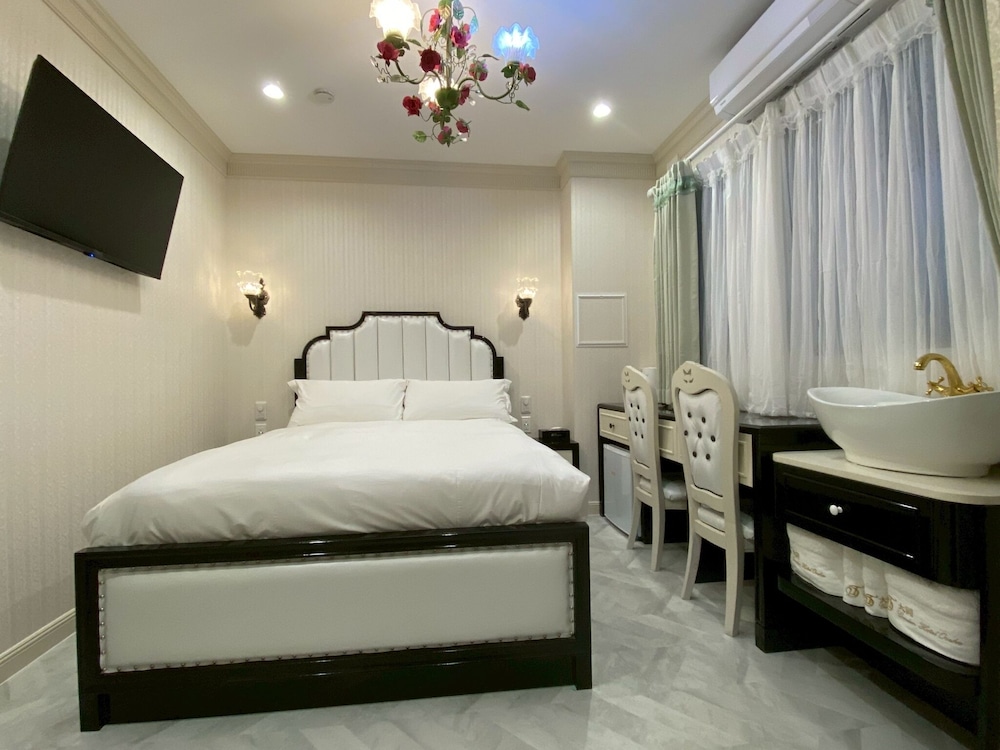 デラックス ダブルルーム ダブルベッド 1 台 禁煙 専用バスルーム 客室1 | 大同 Garden Hotel Osaka Annex