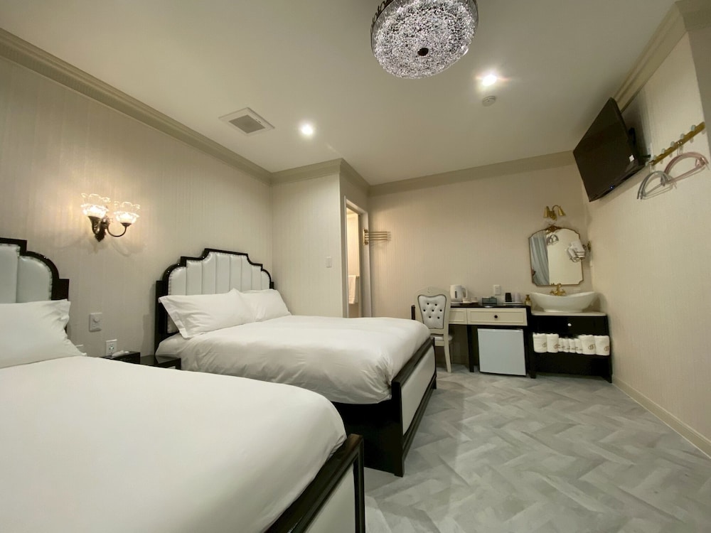 デラックス ツインルーム ベッド (複数台) 禁煙 専用バスルーム | 大同 Garden Hotel Osaka Annex