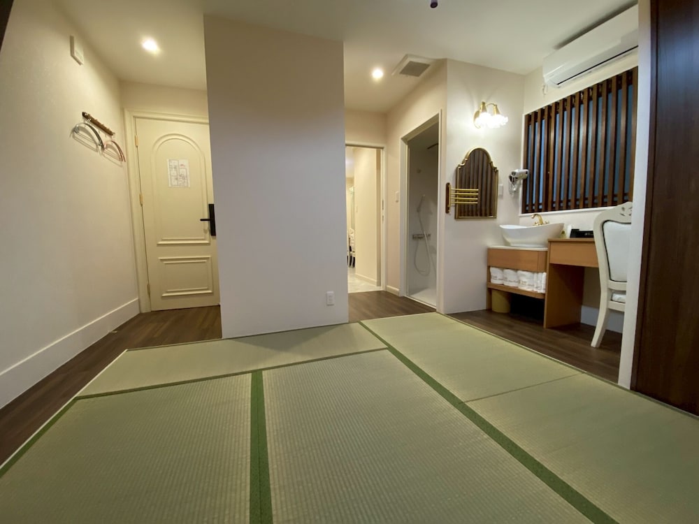 スーペリア スイート ベッド (複数台) 禁煙 2 バスルーム 客室5 | 大同 Garden Hotel Osaka Annex