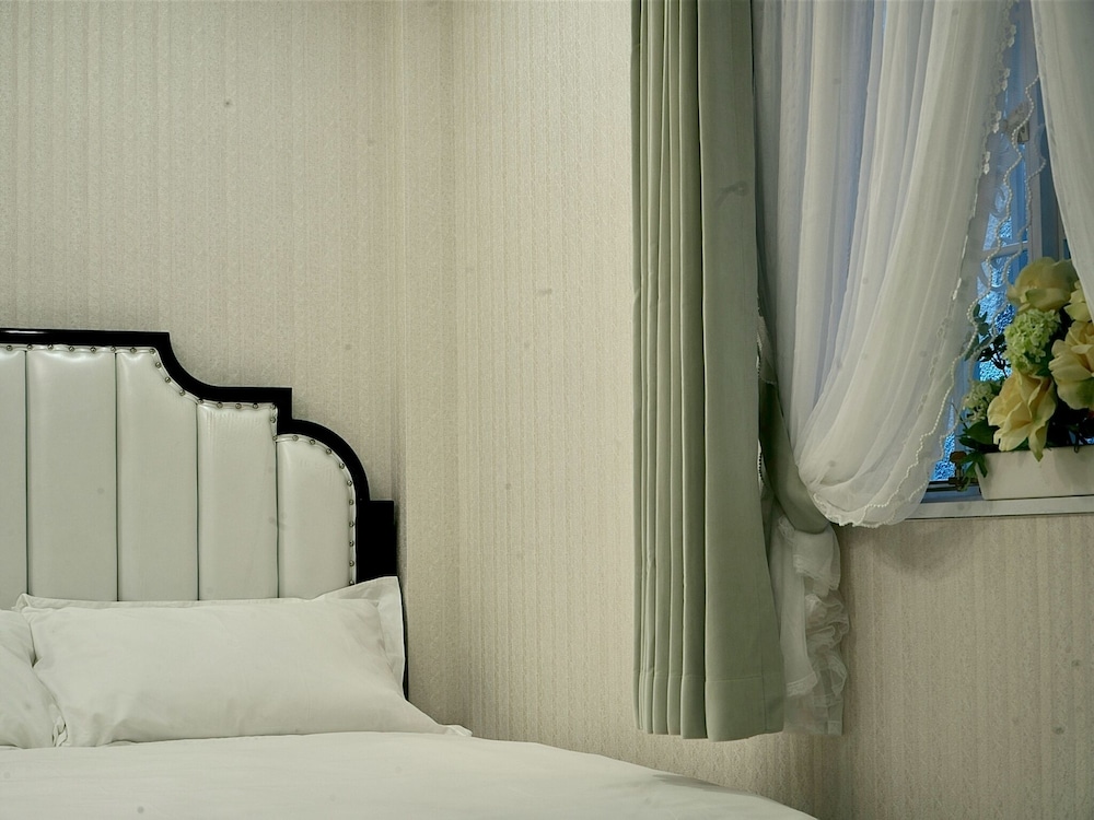 デラックス トリプルルーム ベッド (複数台) 禁煙 専用バスルーム 客室6 | 大同 Garden Hotel Osaka Annex