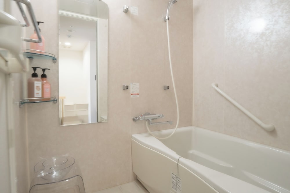 ファミリー ツインルーム バスルーム1 | 大阪関西エアポートホテル【関西空港】