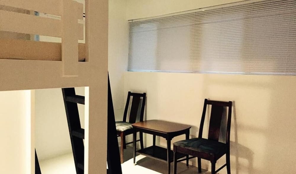 4 人部屋 ベッド (複数台) 内装1 | LANAIHOTEL & DORMITORY