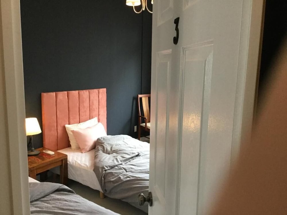 ツインルーム ベッド (複数台) 客室4 | LANAIHOTEL & DORMITORY