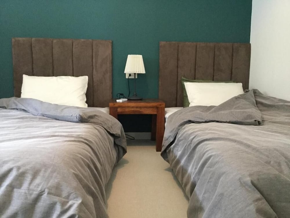 ツインルーム シングルベッド 2 台 | LANAIHOTEL & DORMITORY